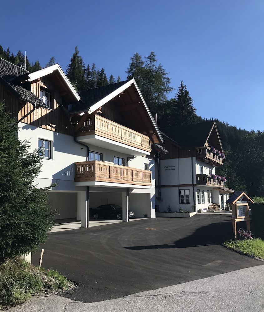 Apparthaus Sonnenberg KG - carbon neutral hotel in Haus