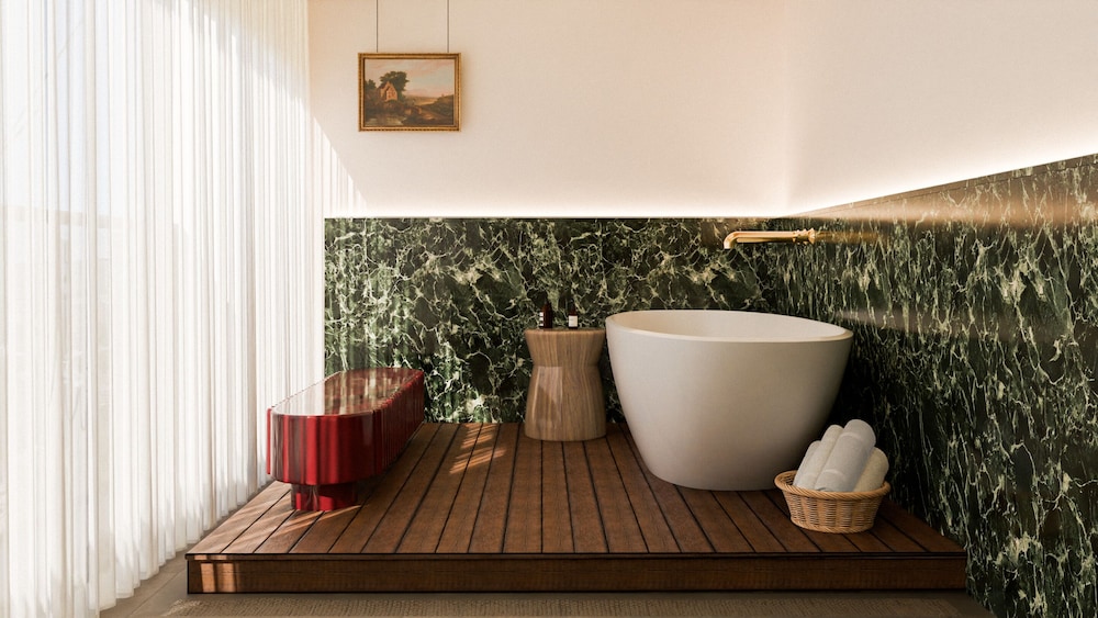 Deep soaking bathtub