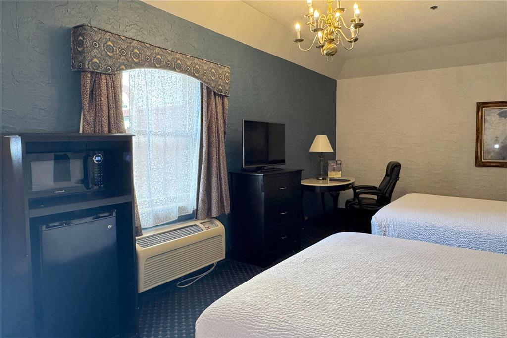Chateau Hotel and Conference Center - photo 13
