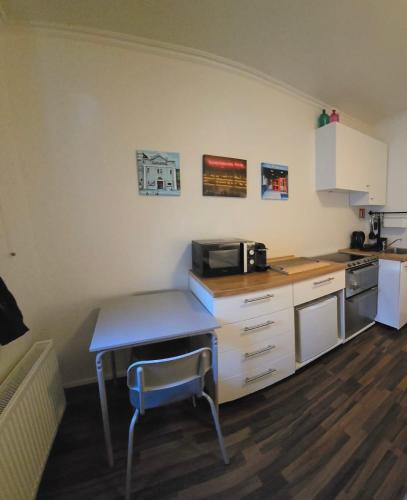 Studio 104 Free PARKING onsite Private entrance