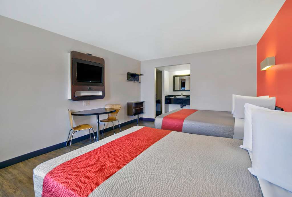 Motel 6 Victorville Desert Express - photo 10