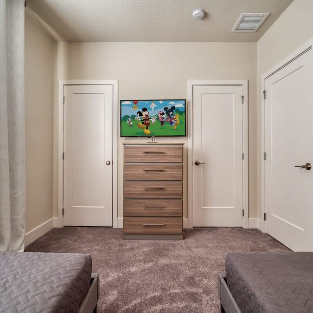 Spacious New Modern Retreat - photo 36