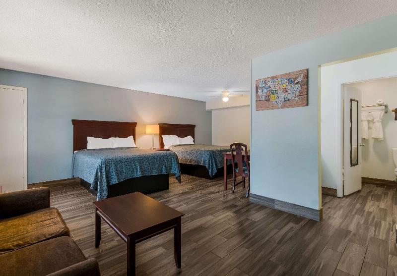 Econo Lodge Inn & Suites Fulton Rockport - photo 42