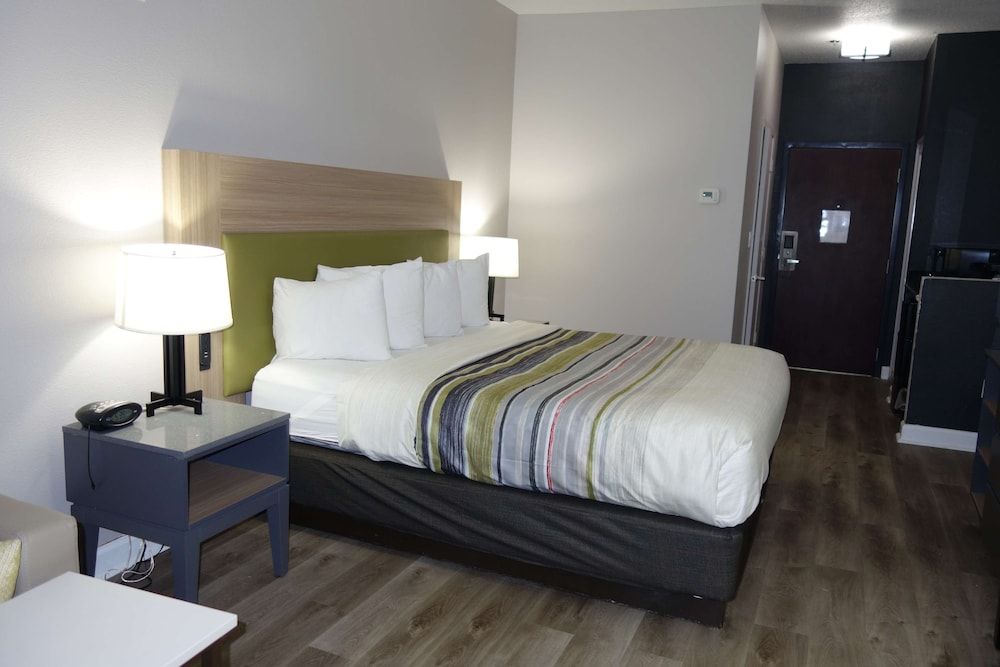 Baymont Inn and Suites by Wyndham The Woodlands - photo 17