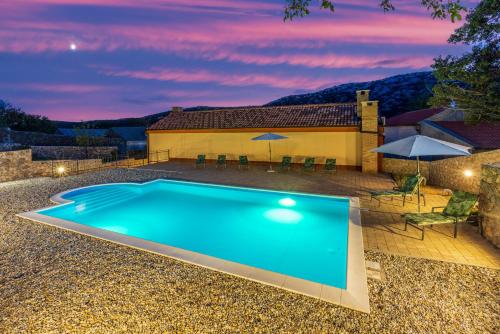 Villa Eirene — 4-Star Luxury Hotel in Veliki Drvenik, Croatia