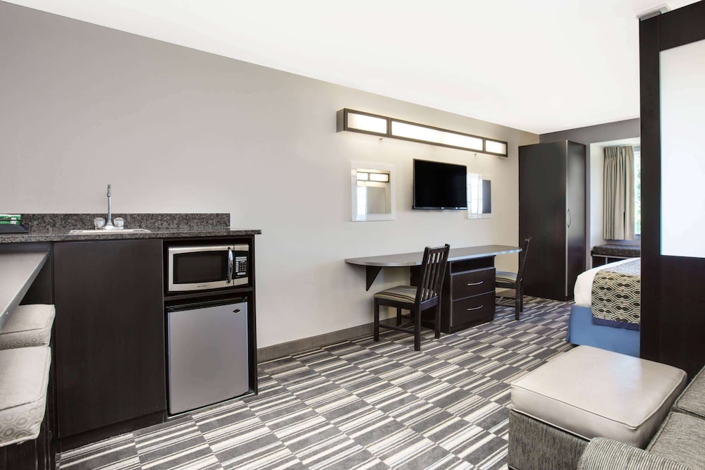 Microtel Inn & Suites Tuscaloosa Near University - photo 17