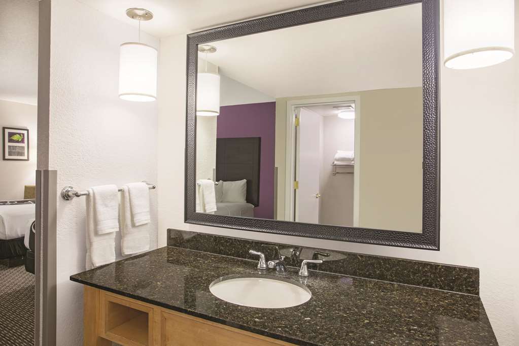 La Quinta Inn & Suites by Wyndham Fort Lauderdale Tamarac - photo 15