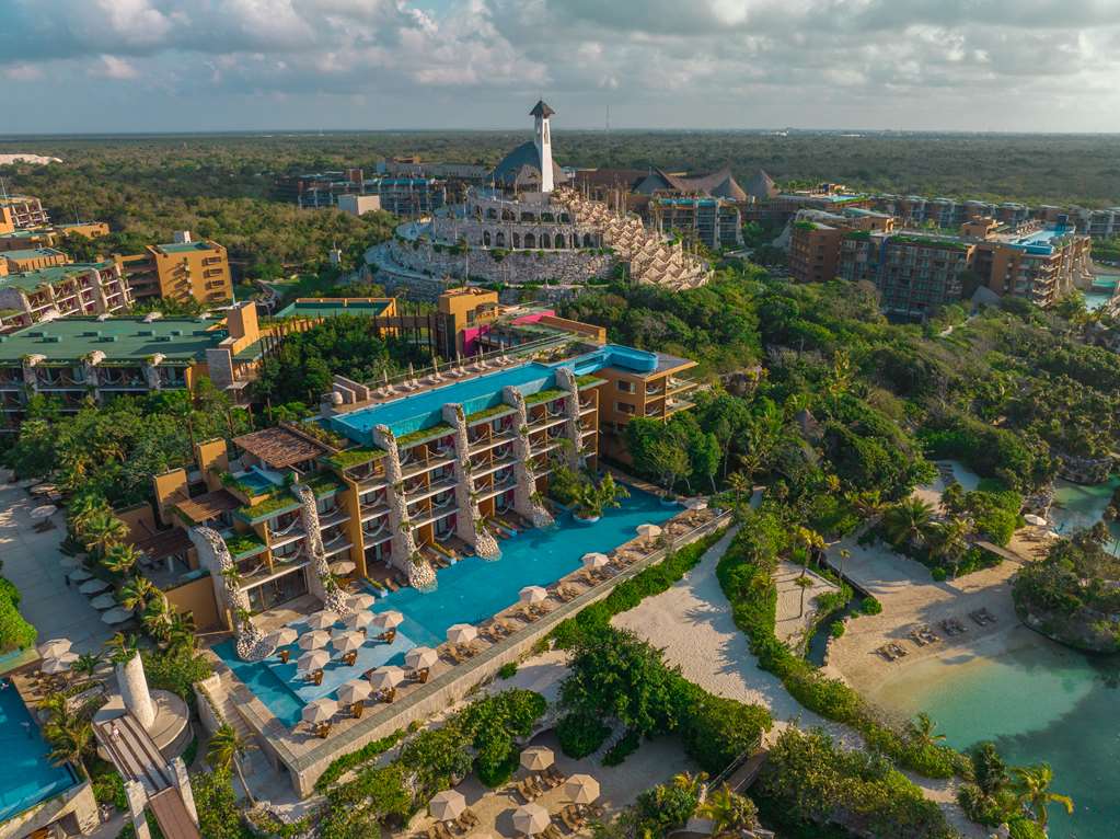 Hotel Xcaret Mexico pool