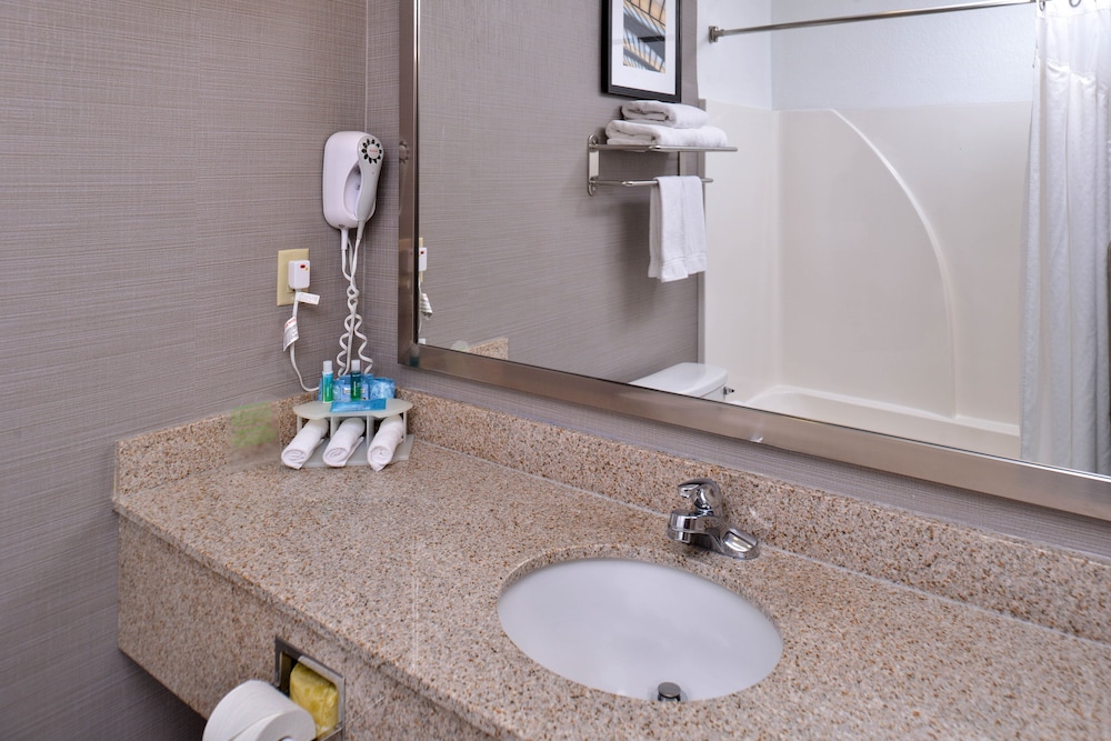Holiday Inn Express & Suites Lonoke I 40 Exit 175 - photo 20
