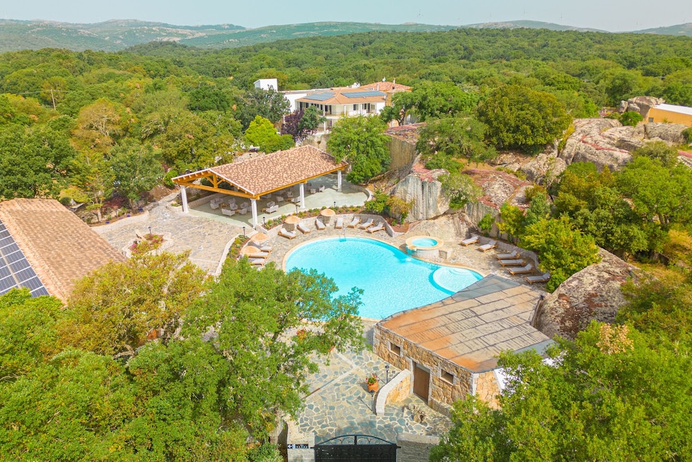 Paghe Eco Luxury Experience pet-friendly hotel Budduso