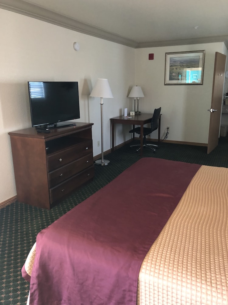Cloverdale Wine Country Inn & Suites - photo 13