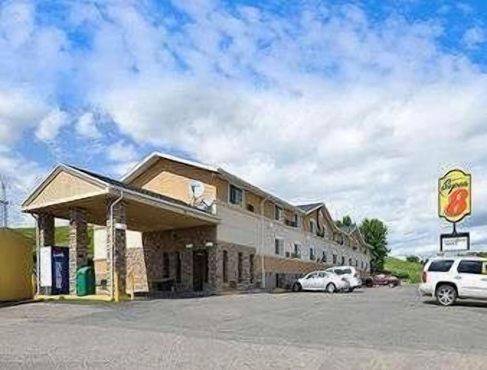 Super 8 by Wyndham Minot Airport - photo 2