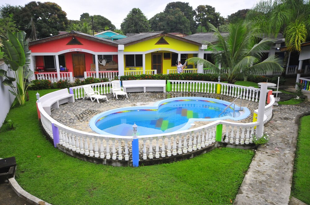 Rainbow Village - carbon neutral hotel in La Ceiba