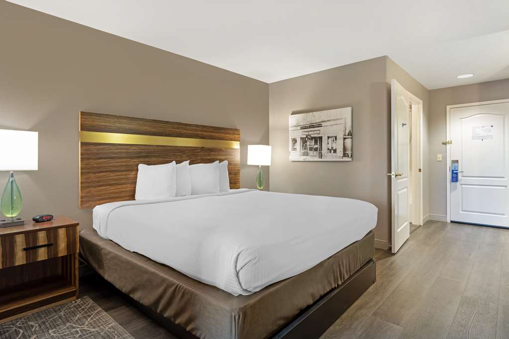 Best Western Cedar Inn & Suites - photo 26