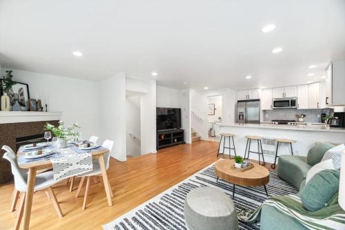 Green Lake Remodelled home with AC garage yard — 4-Star Luxury Hotel in Seattle, United States