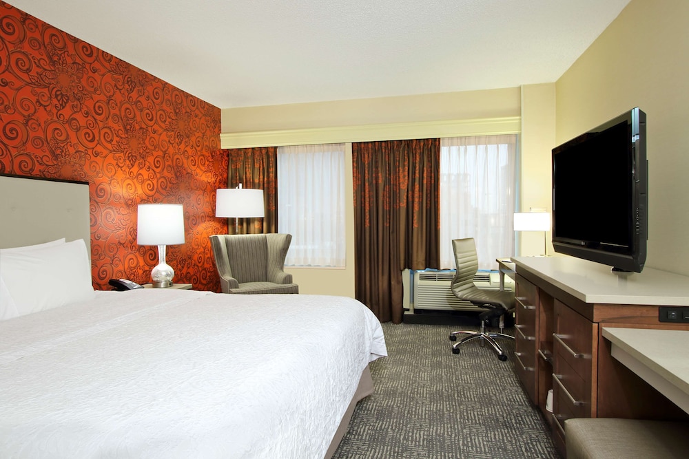 Hampton Inn & Suites Columbus Downtown - photo 25