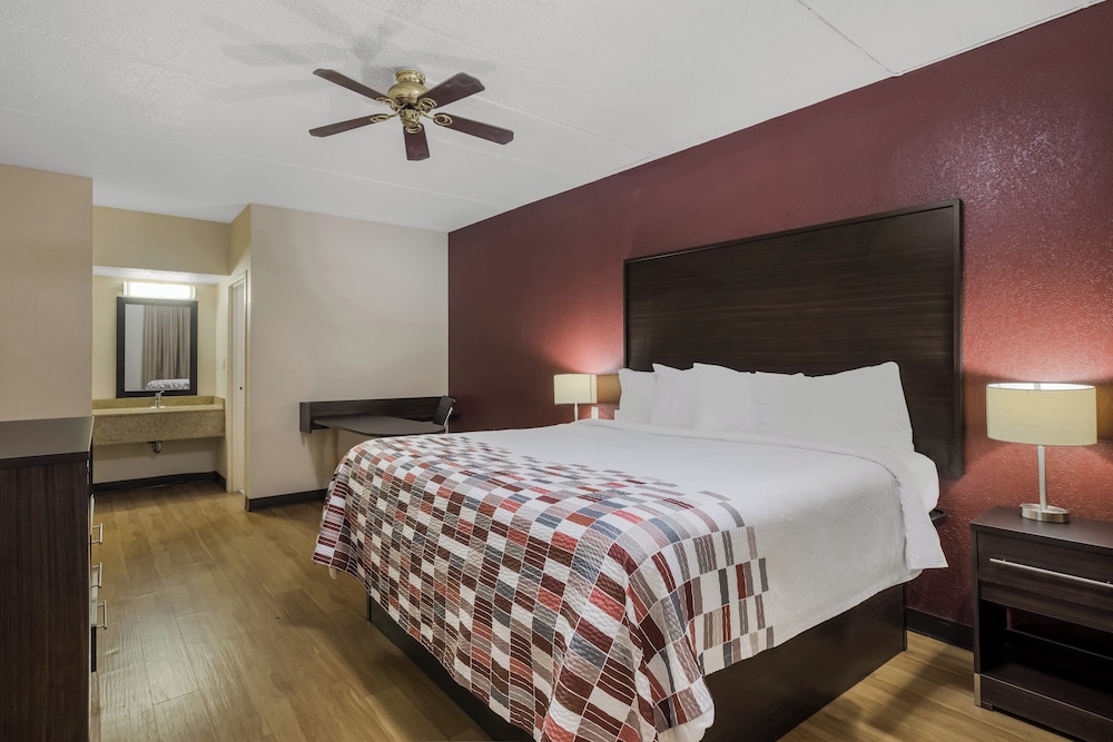 Red Roof Inn & Suites Statesboro University - photo 17
