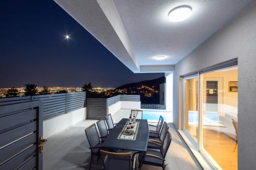 Villa Dorso with heated pool — 4-Star Luxury Hotel in Klis, Croatia