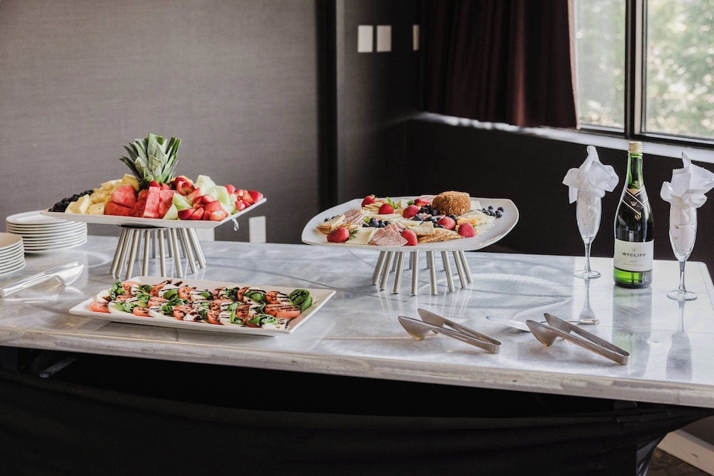Crowne Plaza Suites MSP Airport Mall of America by IHG - photo 82