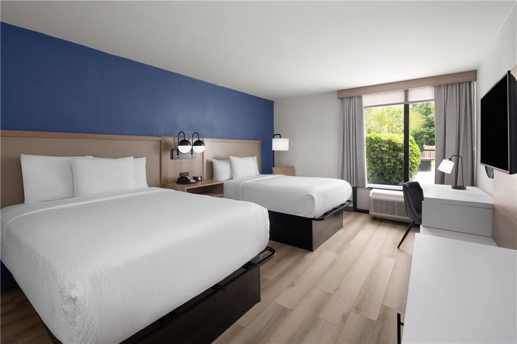 La Quinta Inn & Suites by Wyndham Myrtle Beach - photo 24