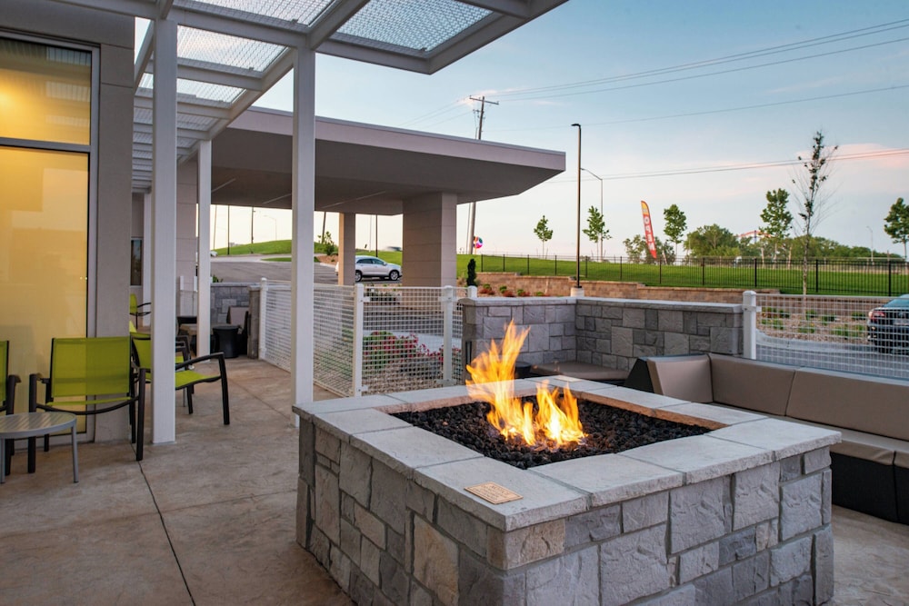 Springhill Suites Kansas City Northeast - photo 33