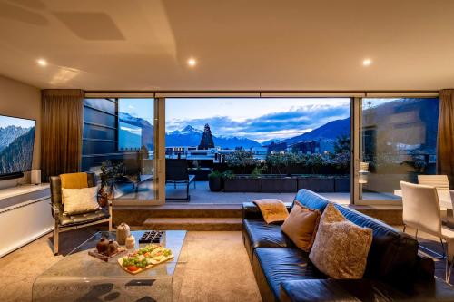 Peak Views Penthouse Walk To Town Free Parking BBQ — 4-Star Luxury Hotel in Queenstown, New Zealand