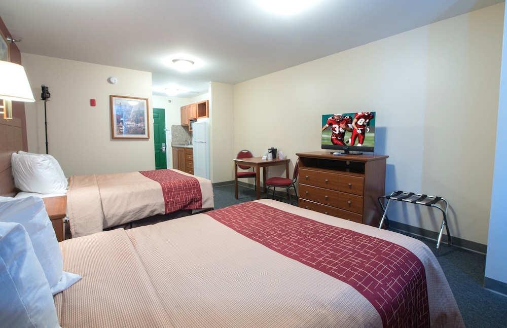 Red Roof Inn & Suites Dickinson - photo 16