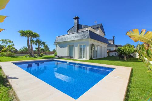 Villa Con Piscina Privada Polop 20840342 — Polop