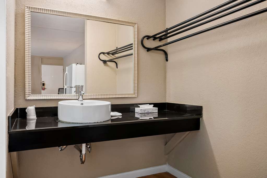 Signature Inn Danville - photo 12
