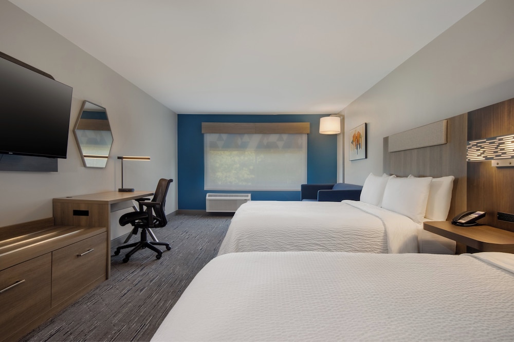 Holiday Inn Express & Suites Muskegon Grand Haven an IHG Hotel - photo 14