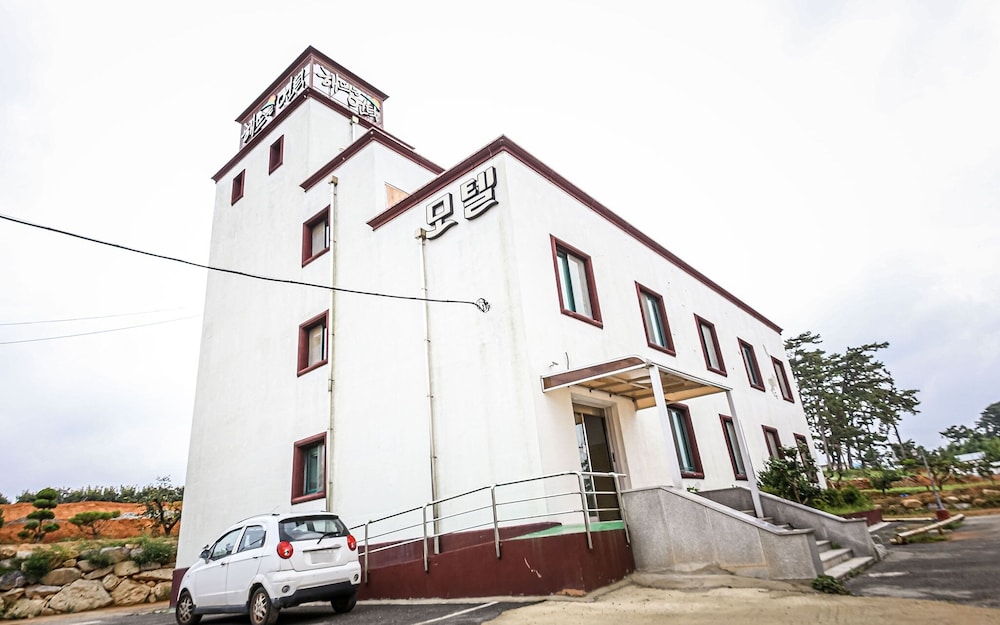 Muan Haetteuneun Eondeok in Muan, South Korea