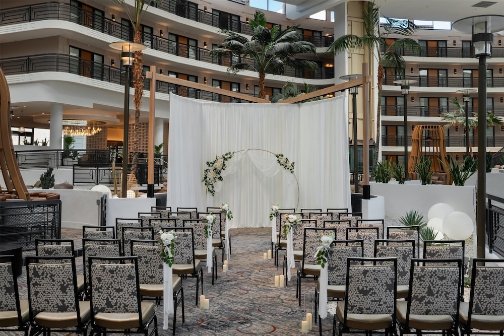 Embassy Suites by Hilton Phoenix Biltmore - photo 46
