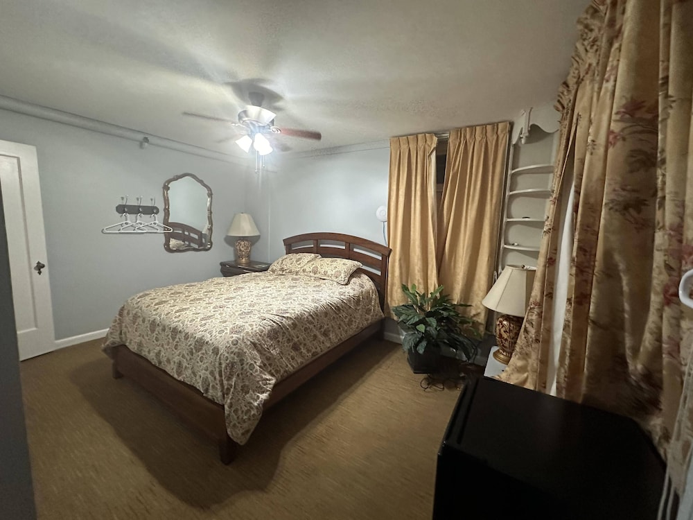 The Oaks B&B Hotel and Spiritual Center - photo 12