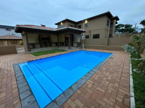 Six64 On Kingsway A5 — 4-Star Luxury Hotel in Amanzimtoti, South Africa