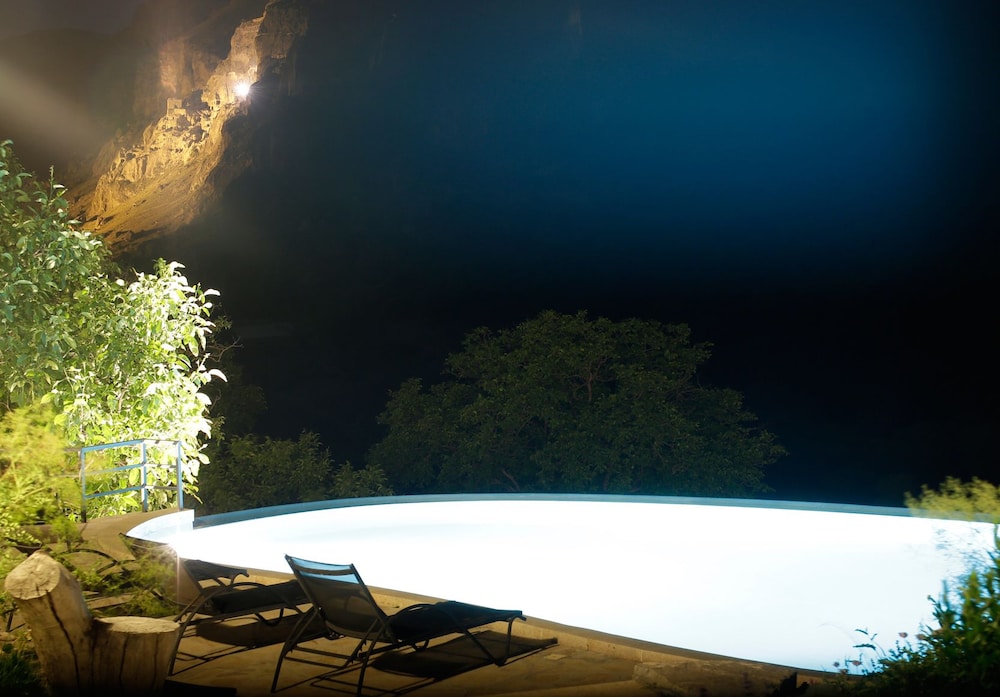 Vardzia Resort