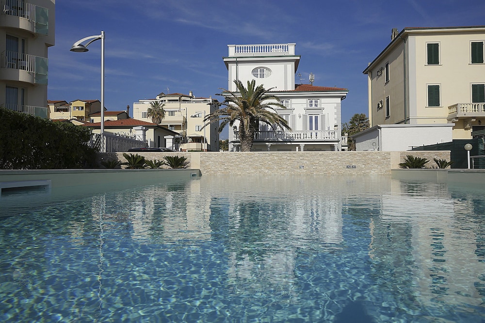 Residence Villa Piani — 4-Star Luxury Hotel in San Vincenzo, Italy