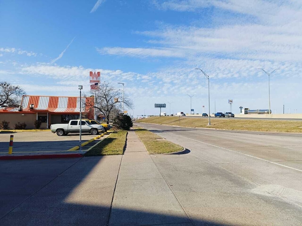Travelers inn by OYO Wichita Falls - photo 36