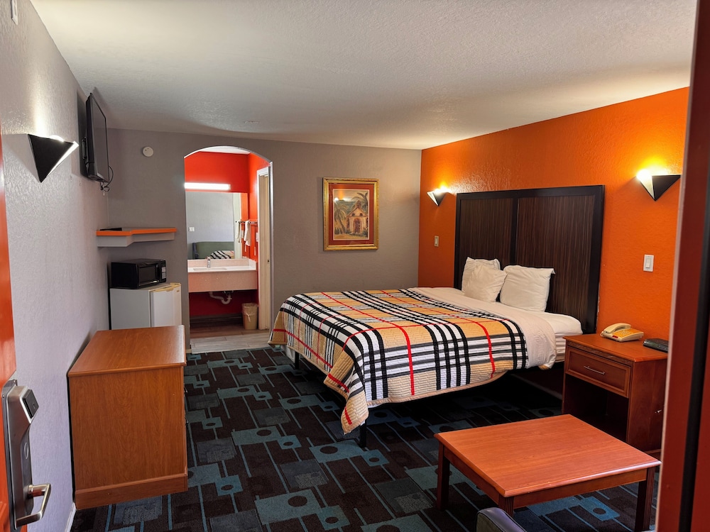 Luxury Inn — San Antonio — photo 4