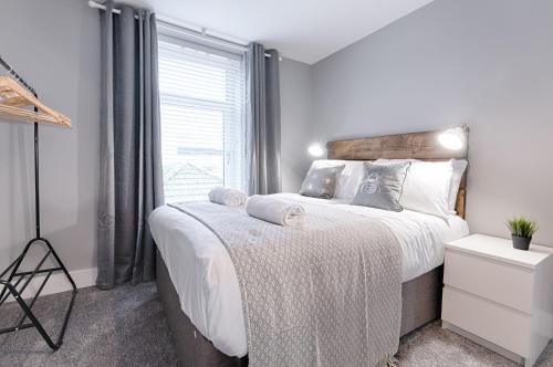 Contractor Base 3 Rooms Smart TVs — 4-Star Luxury Hotel in Llanelli, United Kingdom