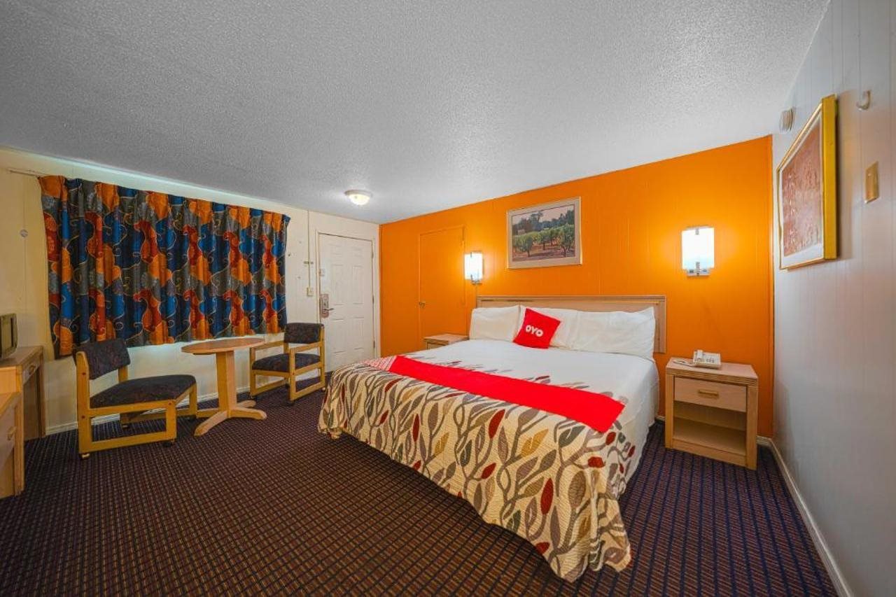 Budget Inn Bend by OYO - photo 11