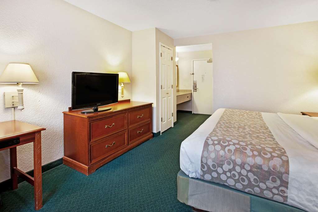 La Quinta Inn by Wyndham Detroit Canton - photo 25