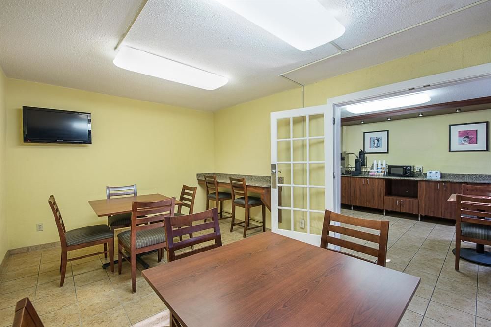 Motel 6 Moline - photo 15