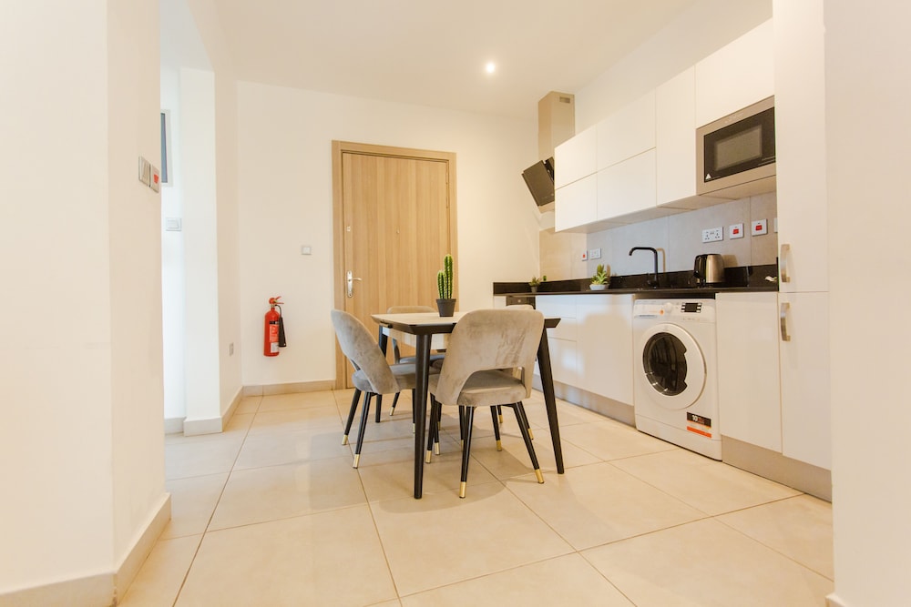Accra Luxury Apartments at Pine Court — 4-Star Luxury Hotel in Accra, Ghana