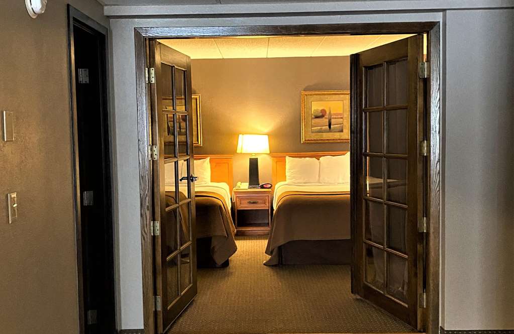 Best Western Plus Kelly Inn - photo 35