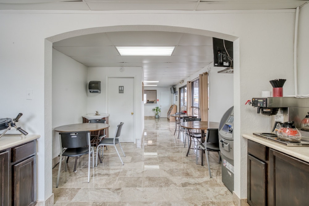 OYO Hotel San Antonio Lackland Air Force Base West - photo 22