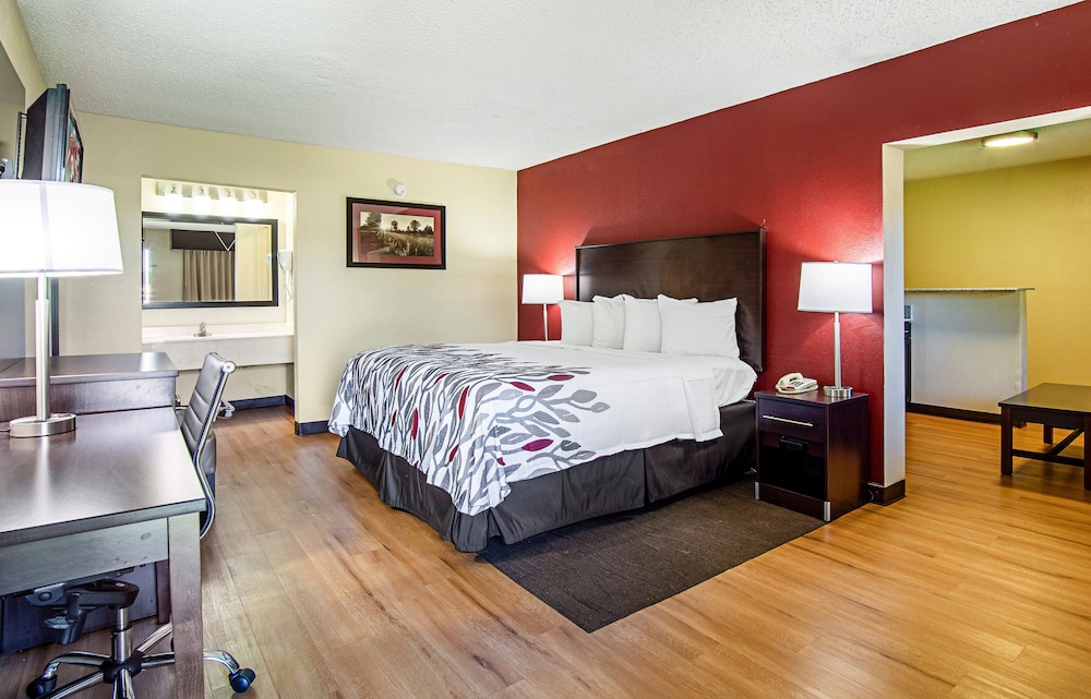 Red Roof Inn & Suites Greenwood SC - photo 12