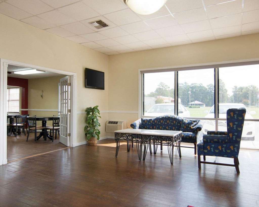 Econo Lodge Pine Bluff - photo 9
