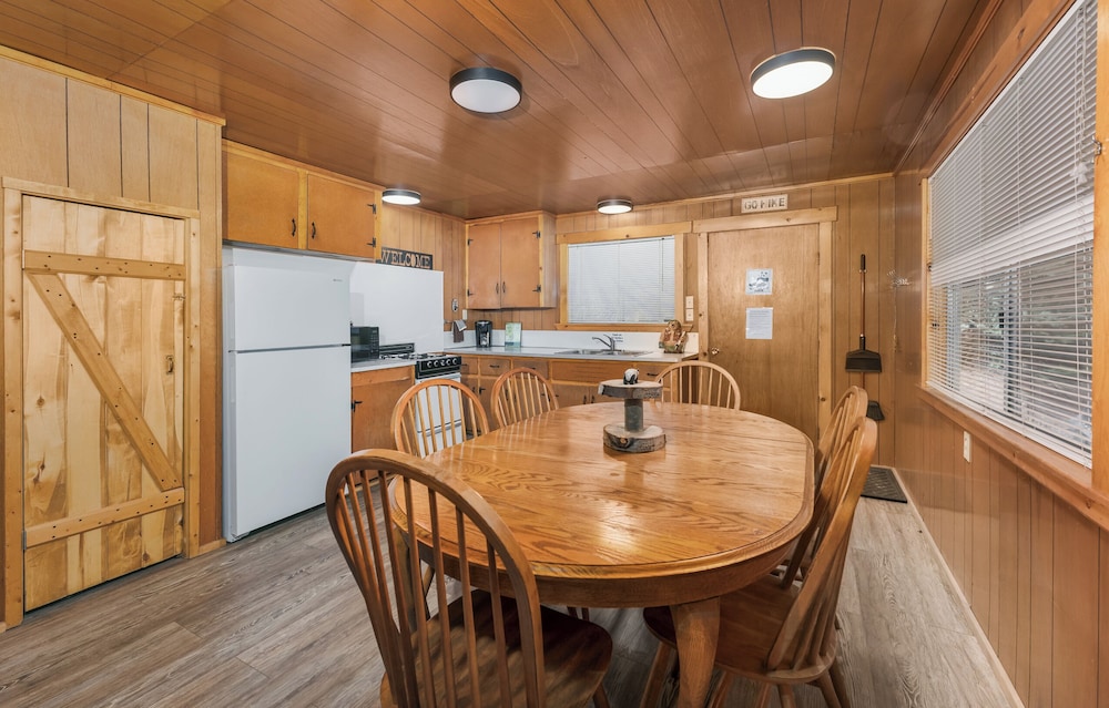 Bear Paw Lodge & Vacation Homes - photo 20