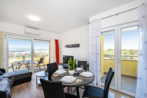 Apartments Sandra — 4-Star Luxury Hotel in Turanj, Croatia