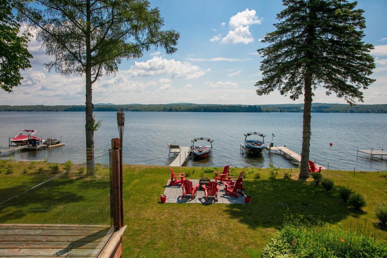 La vie O Lac Magog in Sherbrooke, Canada